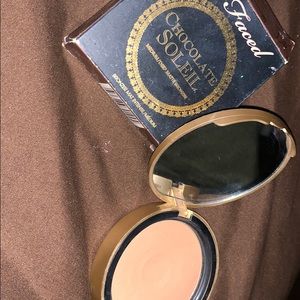 bronzer.